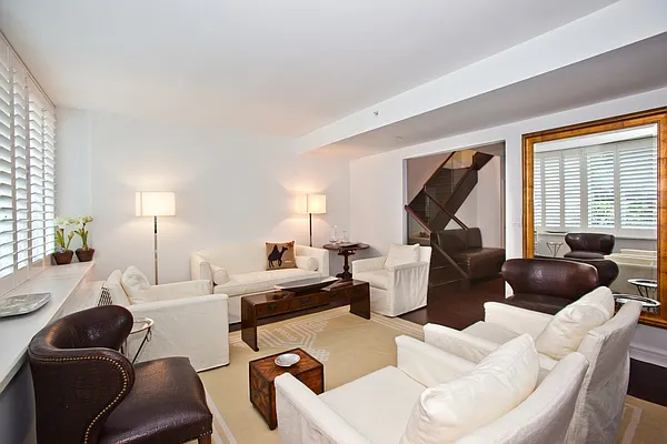 Sold by R New York | media 10