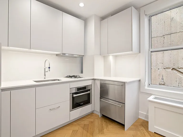 225 W 23rd St #2256K — Photo 1
