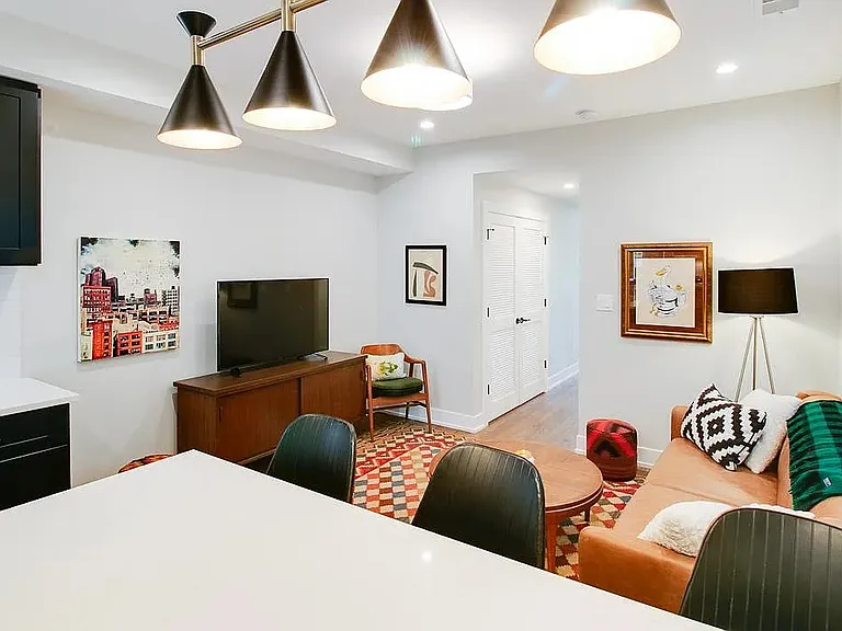 3119 N Haussen Ct #3 — Photo 3