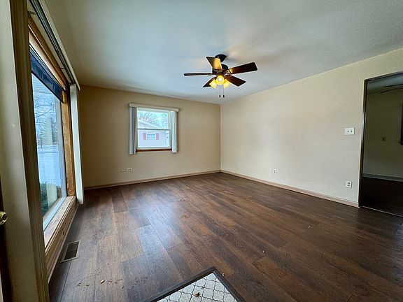 3rd image of 46 E 66th Pl