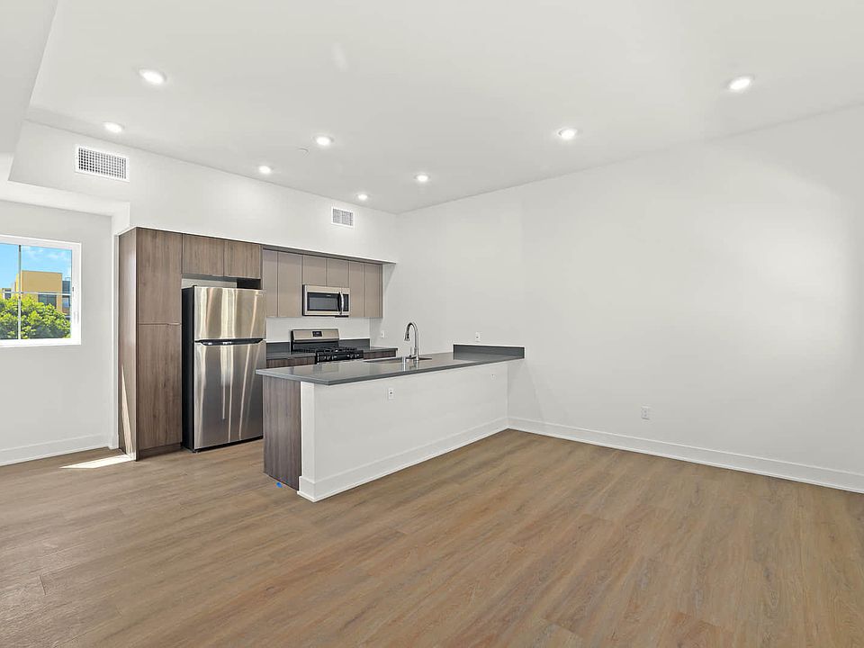 1st image of 840 N Fair Oaks Ave #105