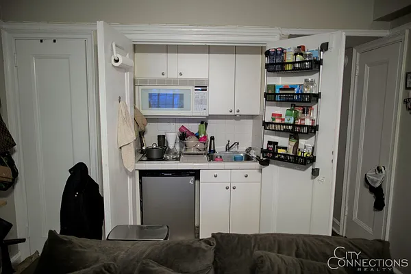 Rented by City Connections Realty | media 16