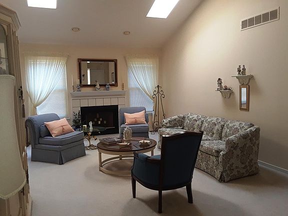 4th image of 462 Mulberry Dr #1