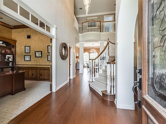 4th image of 44 Champions Bend Cir
