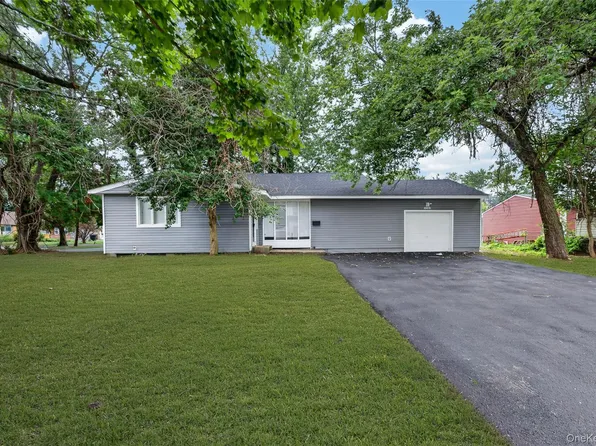 2202 Fire Avenue, Medford, NY 11763