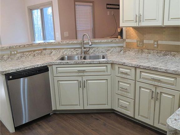 5th image of 125 Hickory Ct NE