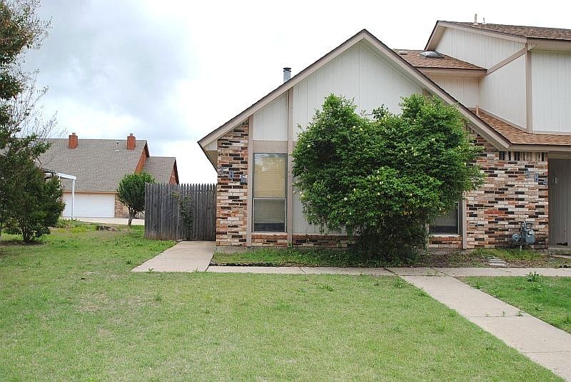 1st image of 306 N Willowood Dr