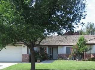 690 Tammy Ln, Lemoore, CA 93245