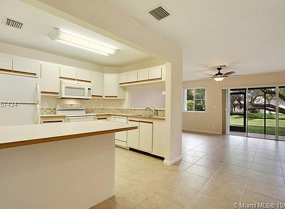 4th image of 2205 Discovery Cir W Unit 2205