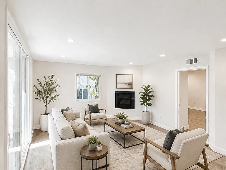 1943 Tamarind Ave #104 — Photo 1