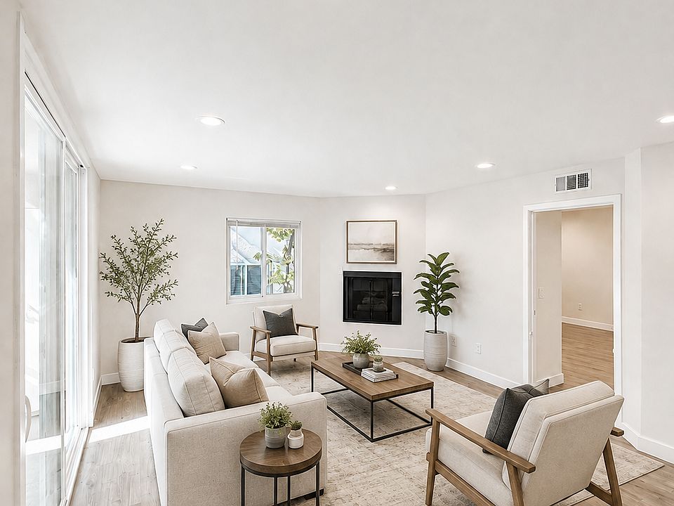 1st image of 1943 Tamarind Ave APT 104