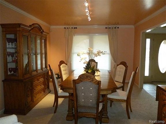3rd image of 36209 Parklane Cir