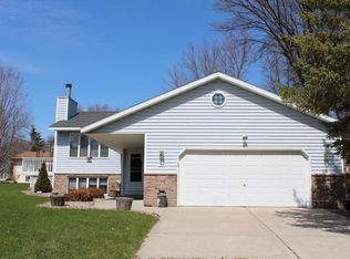 950 Ridgewood Pl NE, Owatonna, MN 55060