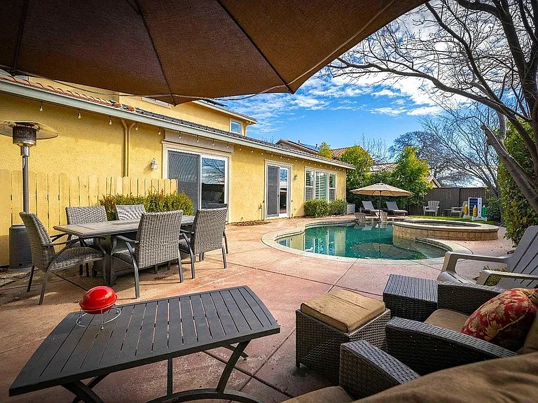 4930 Village Green Dr — Photo 46