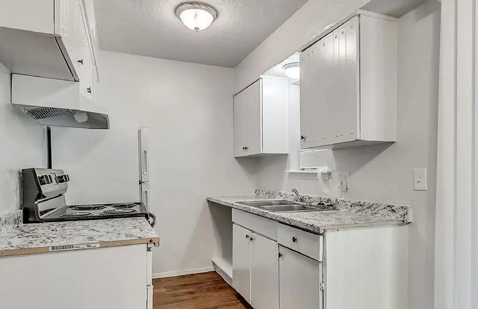 The Pines Apts — Photo 1