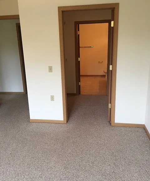 4700 master bedroom and bath_05172017