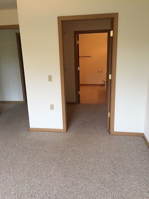 4700 master bedroom and bath_05172017