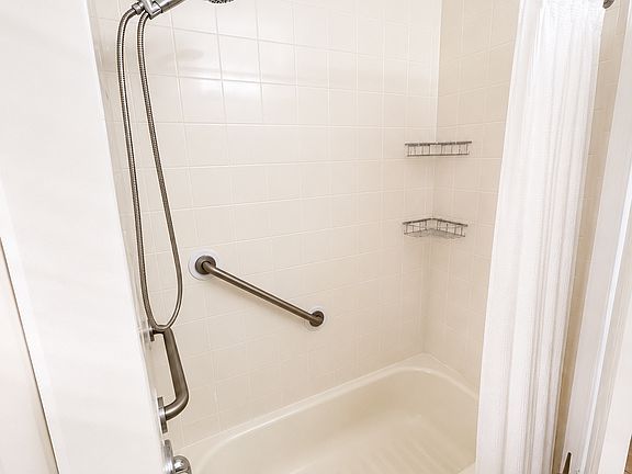 5th image of 388 SE Bloxham Way