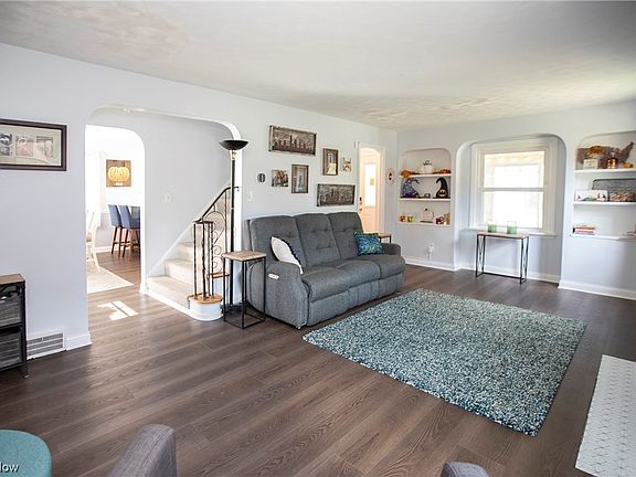 3rd image of 20370 Parkview Ave