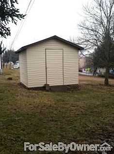 3rd image of 712 Meadowbrook Dr