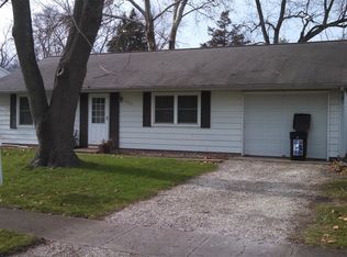 903 Dogwood Dr, Champaign, IL 61821