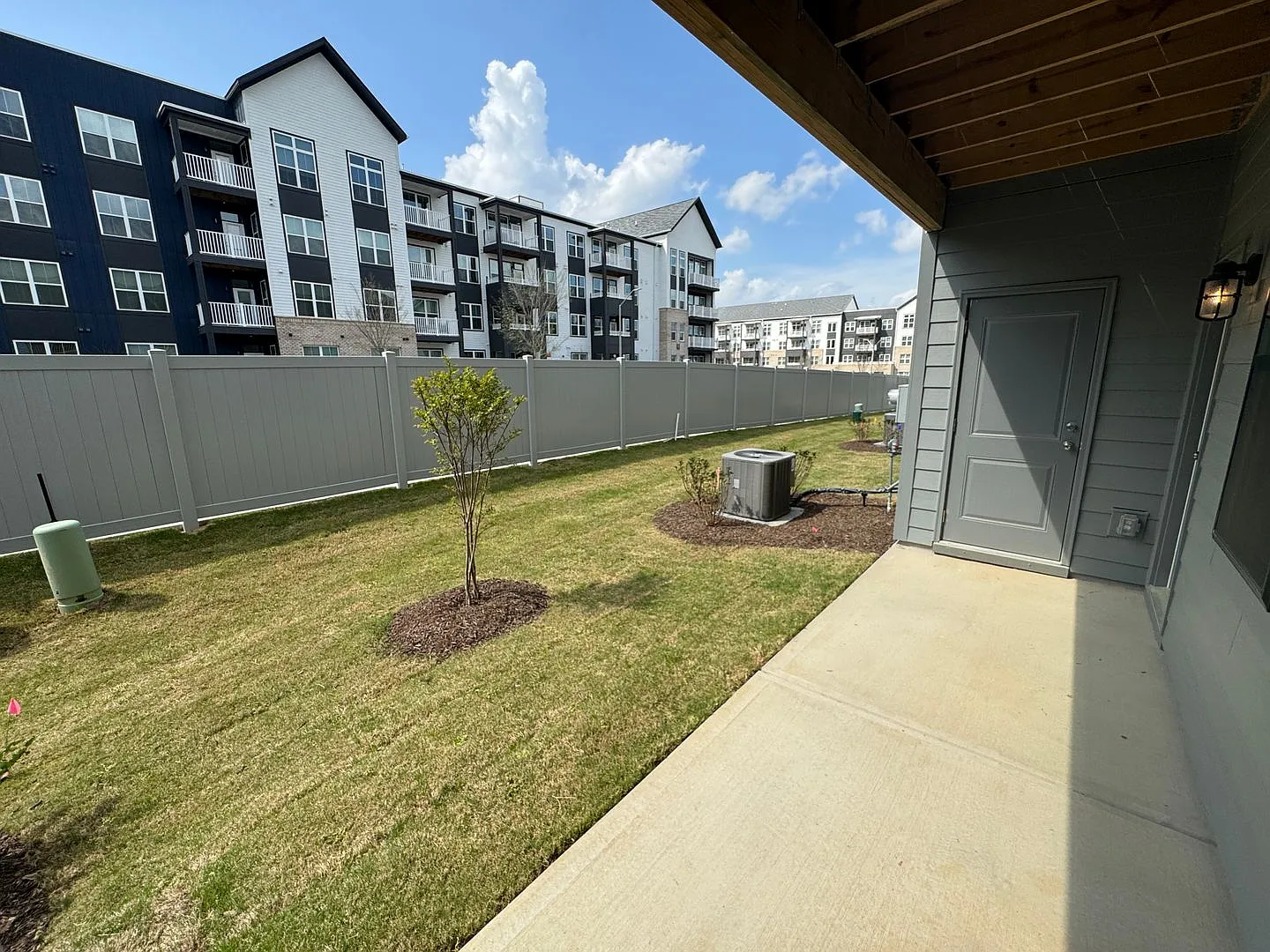 Luxury Townhome Near Umstead Park — Photo 4