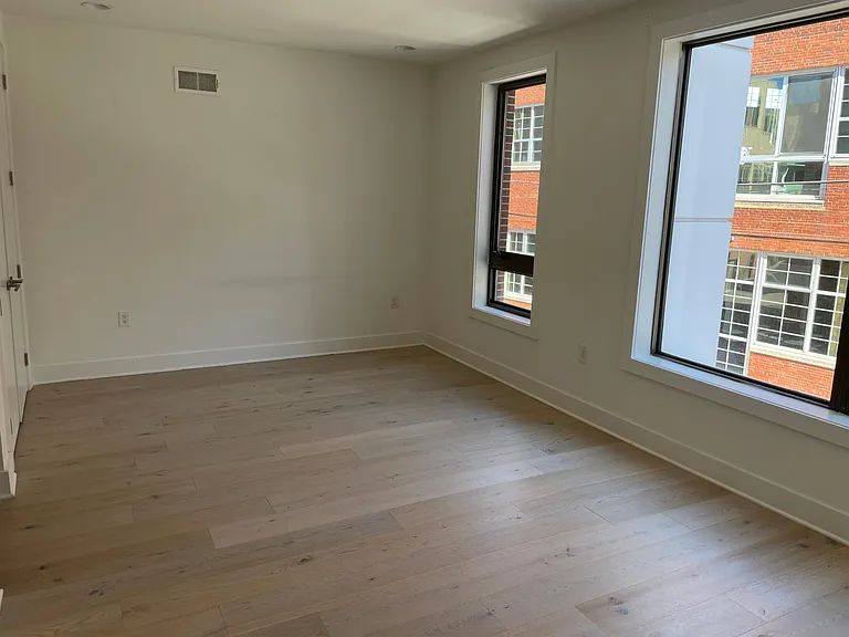 844 N American St — Photo 13