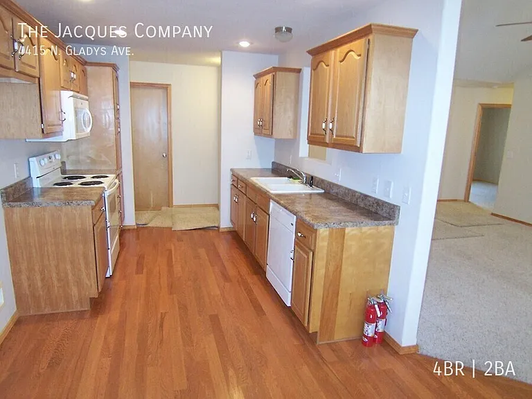 4415 N Gladys Ave — Photo 2