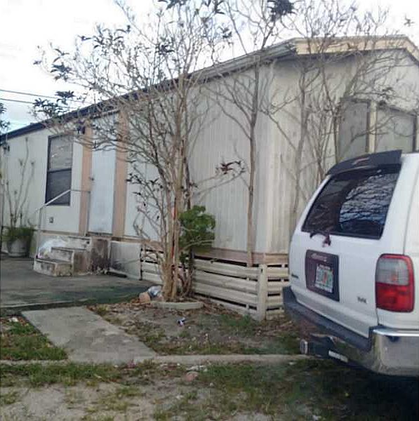 1st image of 2712 SW 6th Dr