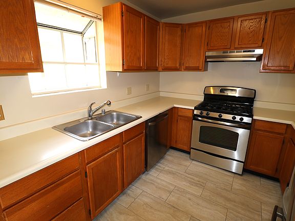 5th image of 952 Laguna Ave
