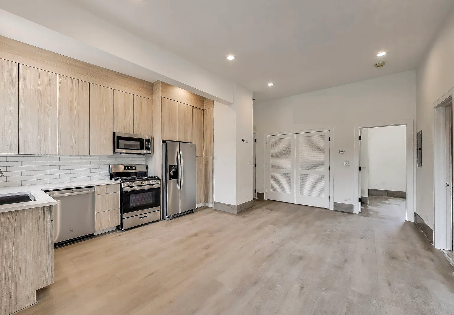 2 bed, 2.0 bath, $2,740 — Photo 2