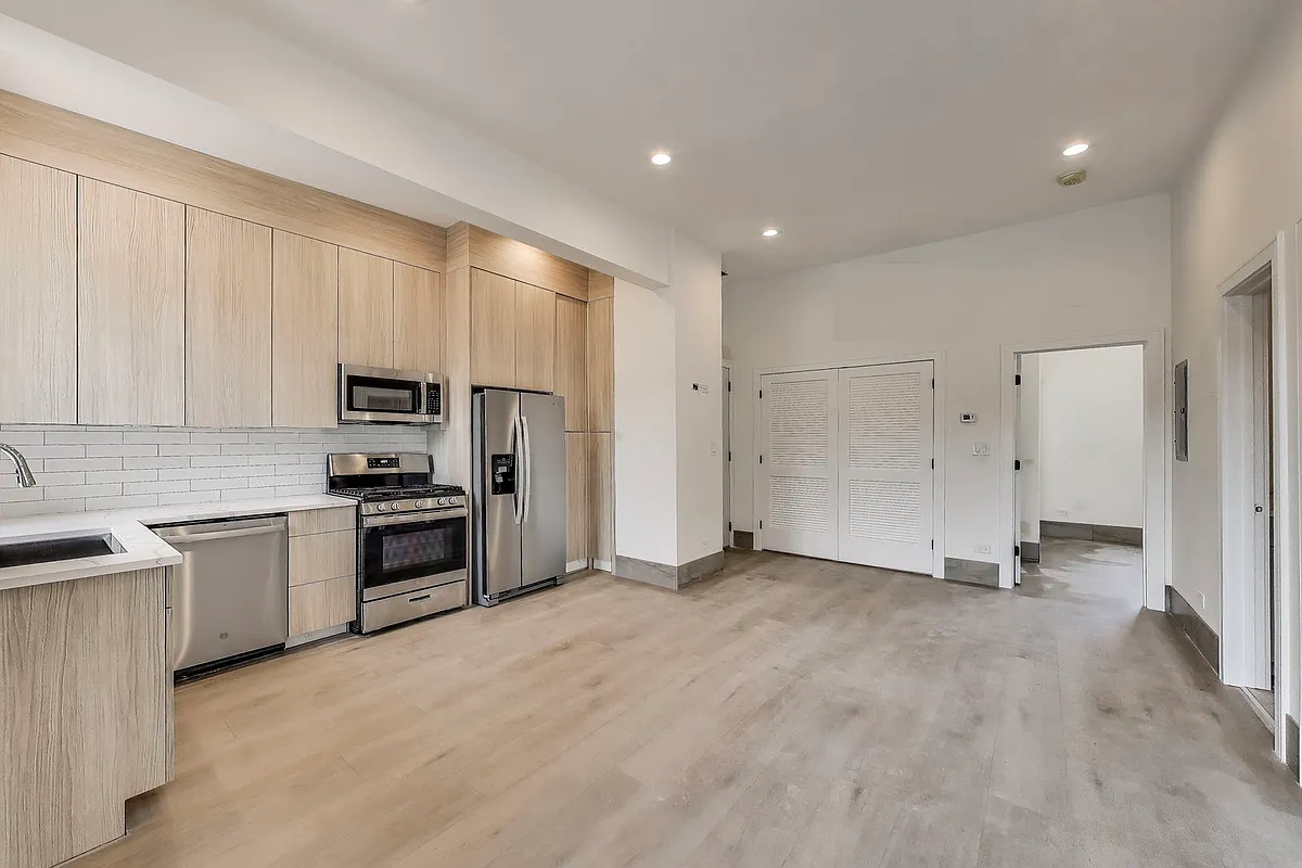Building Photo - 2023 N Drake Ave #2S