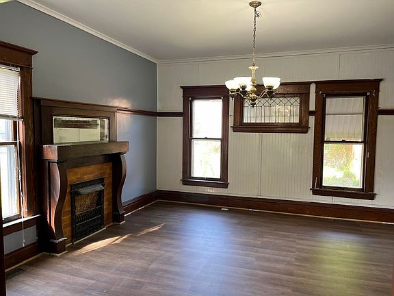 3rd image of 933 8th St