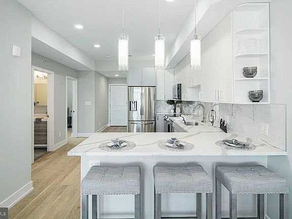 3rd image of 1221 E Berks St #31-302