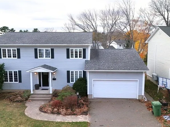 131 Wiggins Dr, Fredericton, NB E3A 5N7