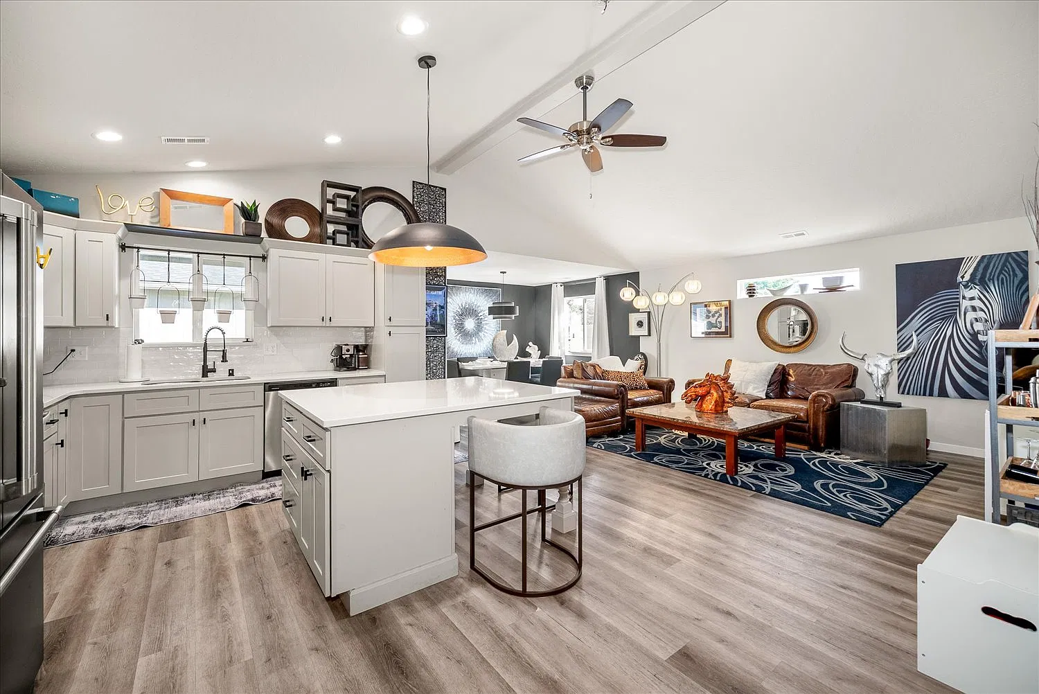 1127 S Rees Ln — Photo 2