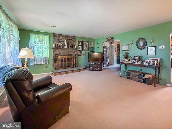 3rd image of 74 Meadow Ln