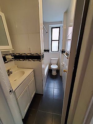 5th image of 2700 Bronx Park E #P22