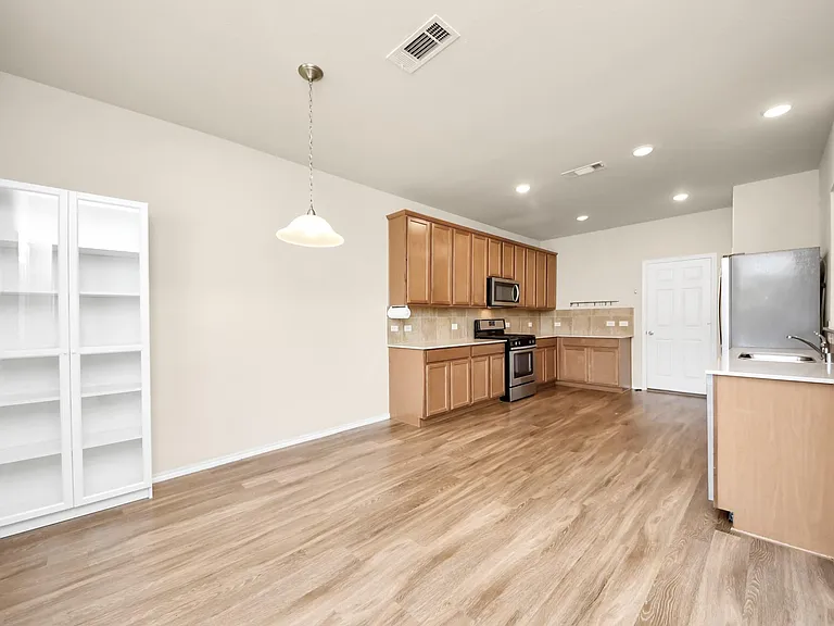 15802 Sunny Stone Dr — Photo 26