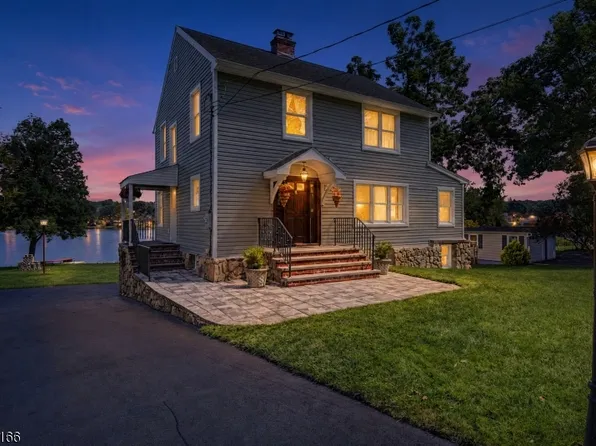 21 Musconetcong Ave, Stanhope Boro, NJ 07874