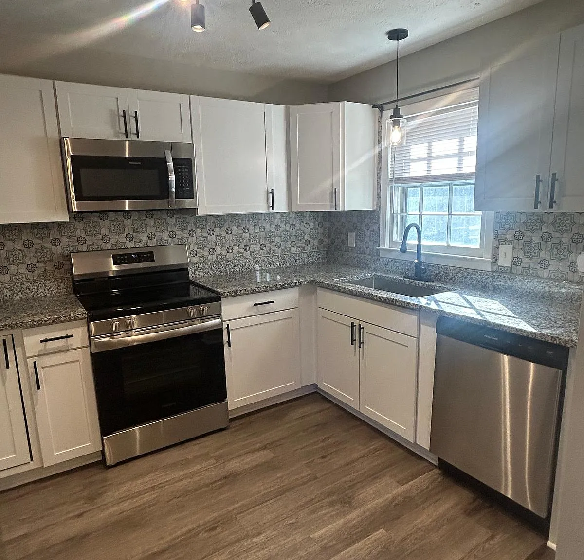 3 bed, 2.5 bath, $1,795 — Photo 2