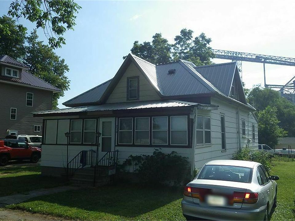 1st image of 210 N 4th Ave