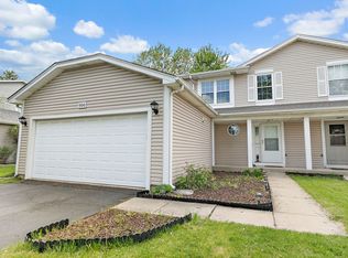 906 Oak Ridge Dr, Streamwood, IL 60107