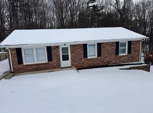 909 Meadow Ln, Martinsville, VA 24112