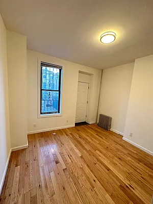 Rented by Max Apt LLC | media 50
