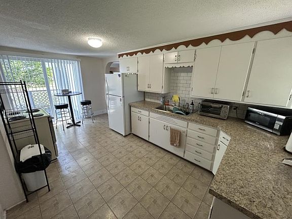 4th image of 4453 Barrie Rd