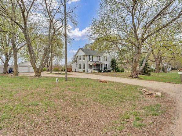 210 W 8th St, Auburn, KS 66402