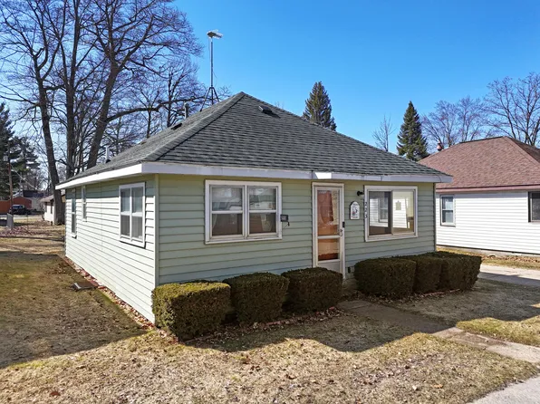 223 Rapson Ave, Houghton Lake, MI 48629