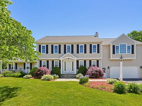 45 Massasoit Dr, North Attleboro, MA 02760