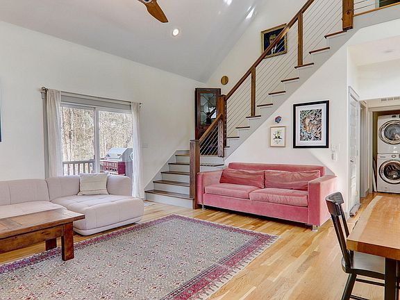 stacked washer/dryer convey